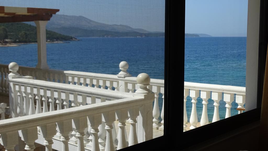 Petro's * Ksamil